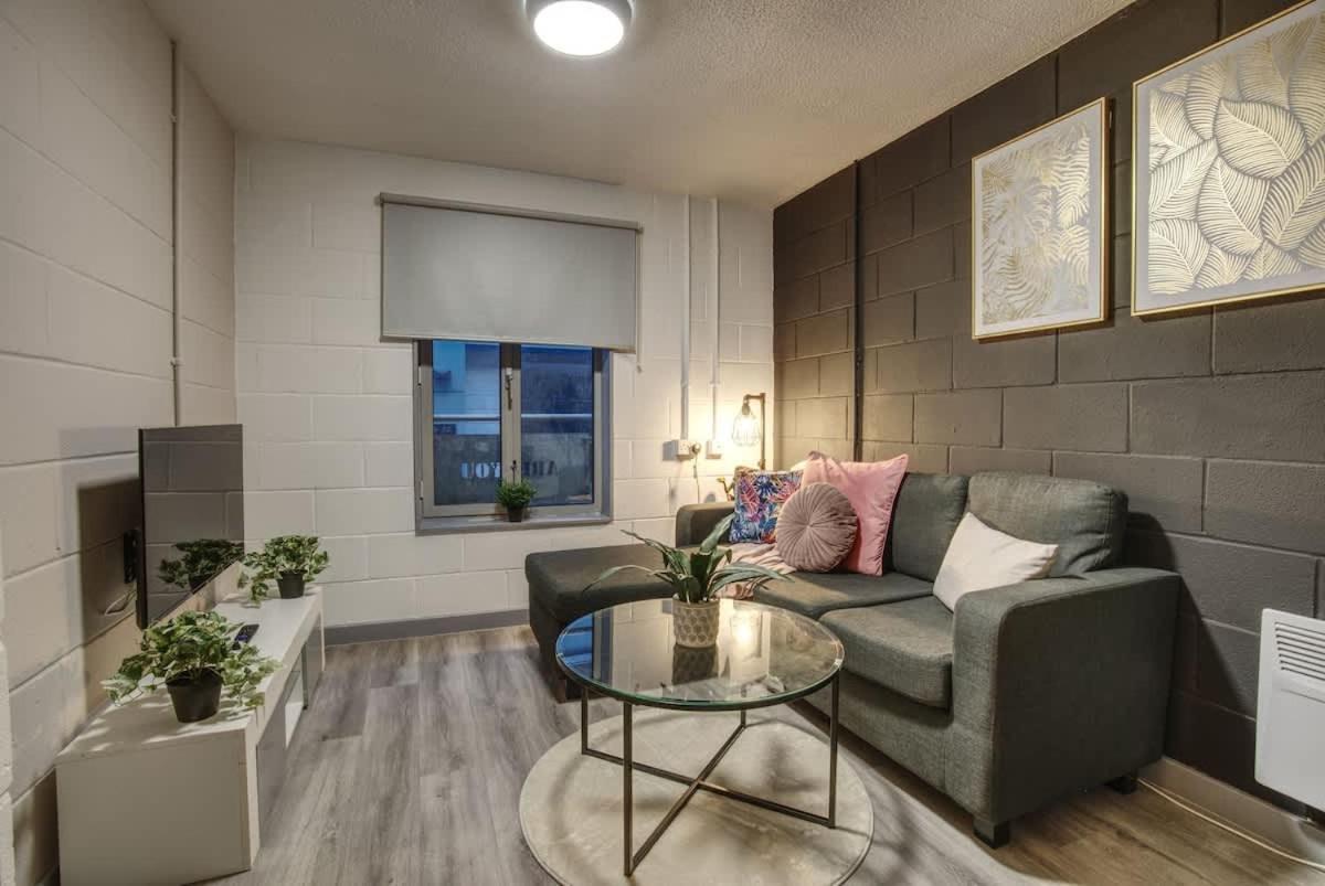1Br City Centre Apt, Self Check In, Wifi, By Derbnb เชฟฟิลด์ ภายนอก รูปภาพ